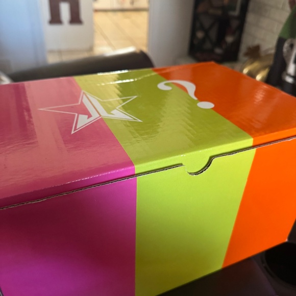 Jeffree Star Limited Edition Discountinued Cosmetic Bag with 18 Cosmetics - Picture 2 of 12